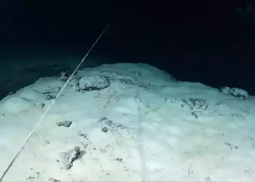 Lá embaixo é um vazio escuro de morte (YouTube/Beyond Discovery)