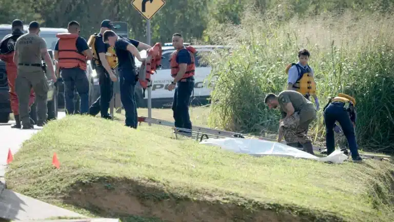 Temores de um serial killer no Texas aumentam após mais três corpos serem retirados do mesmo canal