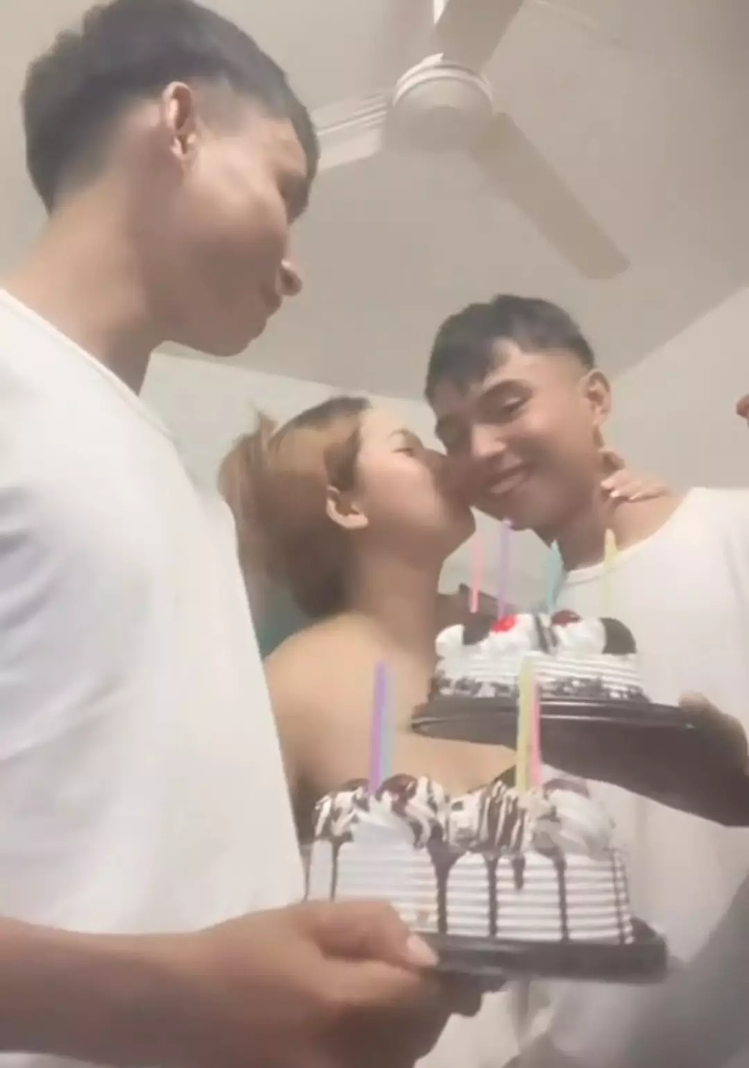 A jovem de 24 anos afirma que os irmãos não brigam por causa dela e diz que todos estão 'felizes' com o acordo (TikTok/@hoylaa44)