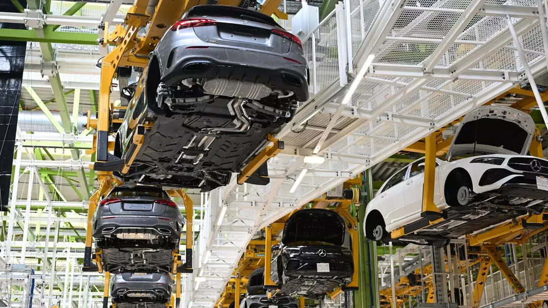 Homem com patrimônio de US$ 20 bilhões fez um pedido de carros tão grande que paralisou uma fábrica da Mercedes