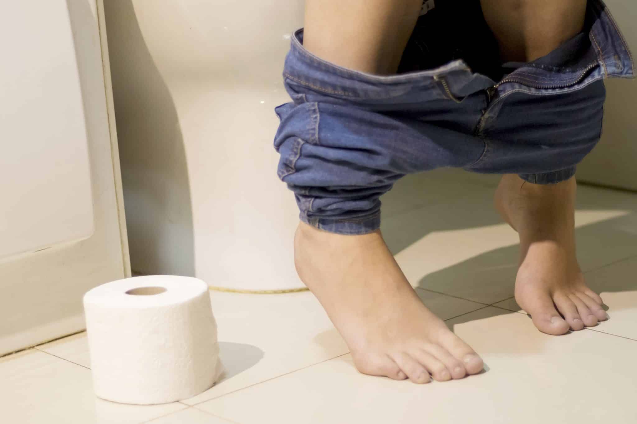 Médico explica o verdadeiro motivo de você continuar acordando para urinar no meio da noite – e não é a bexiga