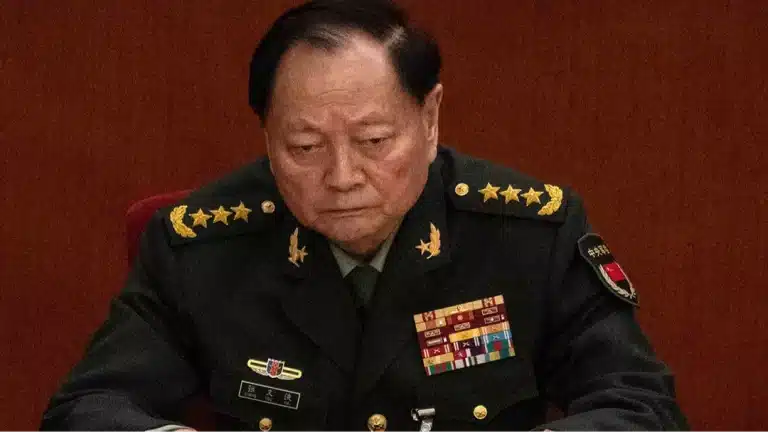 Principal general da China é afastado após supostamente "vazar segredos nucleares para os EUA" em meio a temores de Terceira Guerra Mundial