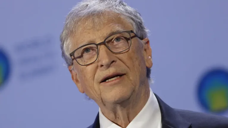 Bill Gates admite ter tido casos com mulheres russas após alegações de DST e explica envolvimento com Epstein