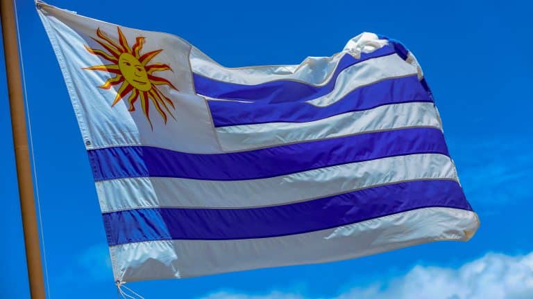 Brasileiros passam a se mudar para o Uruguai em busca de um salário mínimo mais alto