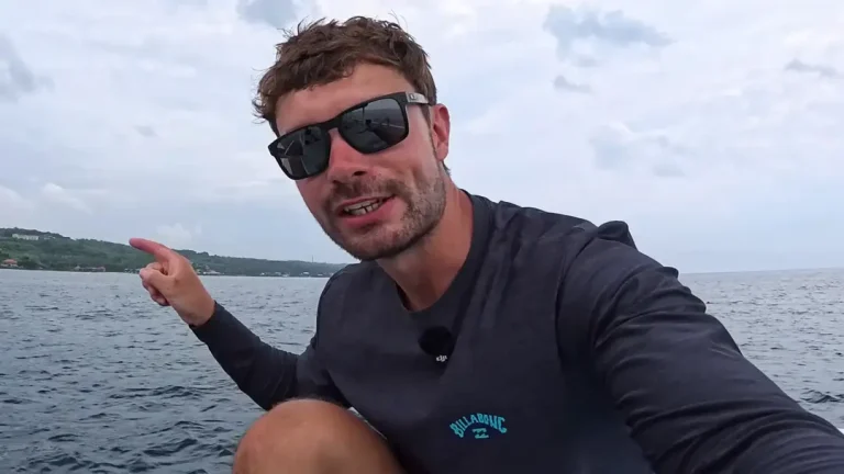 Homem deixa a câmera cair no fundo do mar e "registra as primeiras imagens de uma criatura"