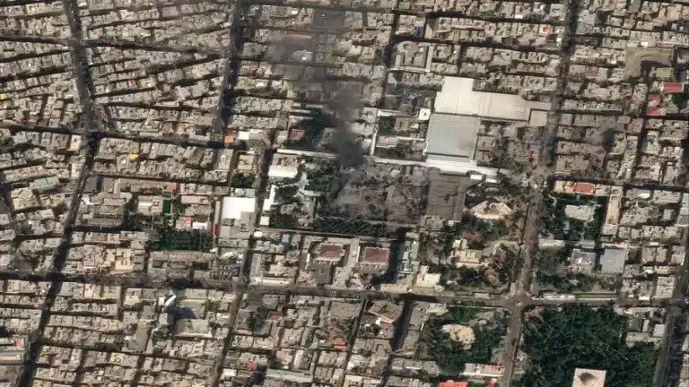 Imagens de satélite mostram residência do líder do Irã após ataque