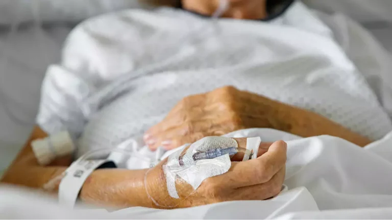 Mulher idosa teria sido submetida à eutanásia contra a própria vontade após o marido ficar esgotado ao cuidar dela