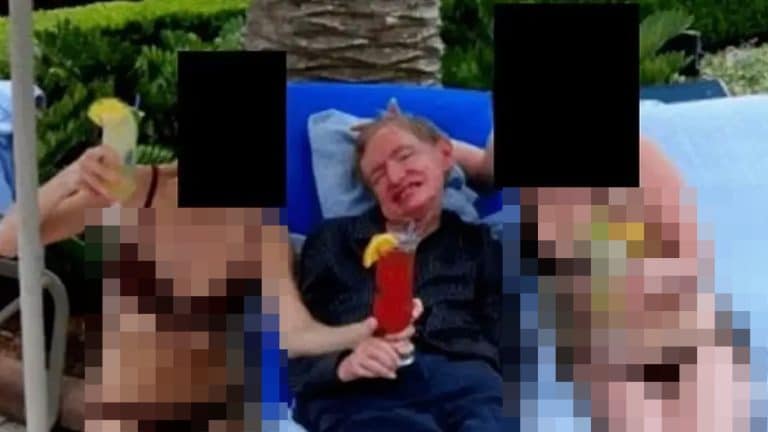 O professor Stephen Hawking é visto com duas mulheres de biquíni em nova foto dos arquivos de Epstein