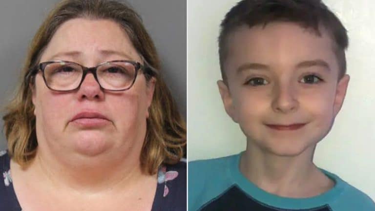 Menino de 10 anos morre asfixiado após sua mãe adotiva, de 154 quilos, sentar-se sobre ele como punição