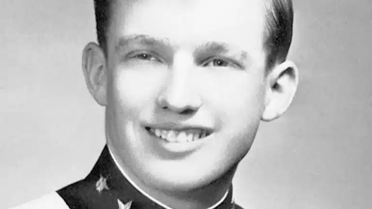 Motivo médico bizarro que impediu Trump de ser convocado para a Guerra do Vietnã