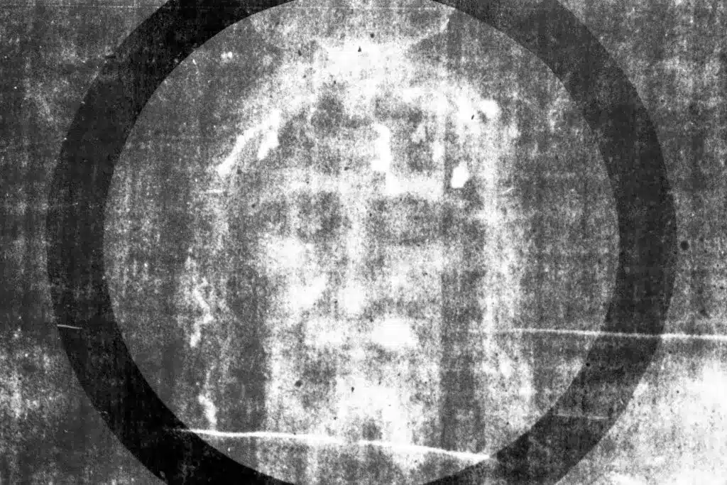 Acredita-se que o Sudário de Turim seja o pano que cobriu o corpo de Jesus Cristo após seu sepultamento.