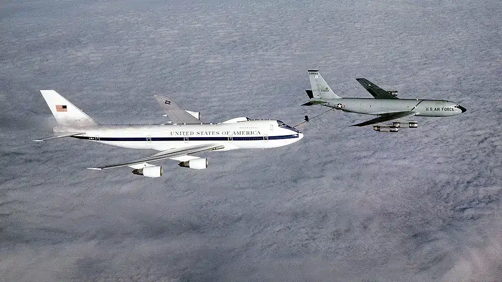 Avião do “dia do juízo final” é avistado sobre base nuclear