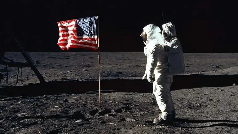 Como a Artemis II pode estar prestes a acabar com a teoria da conspiração sobre o pouso na Lua durante transmissão ao vivo na Netflix