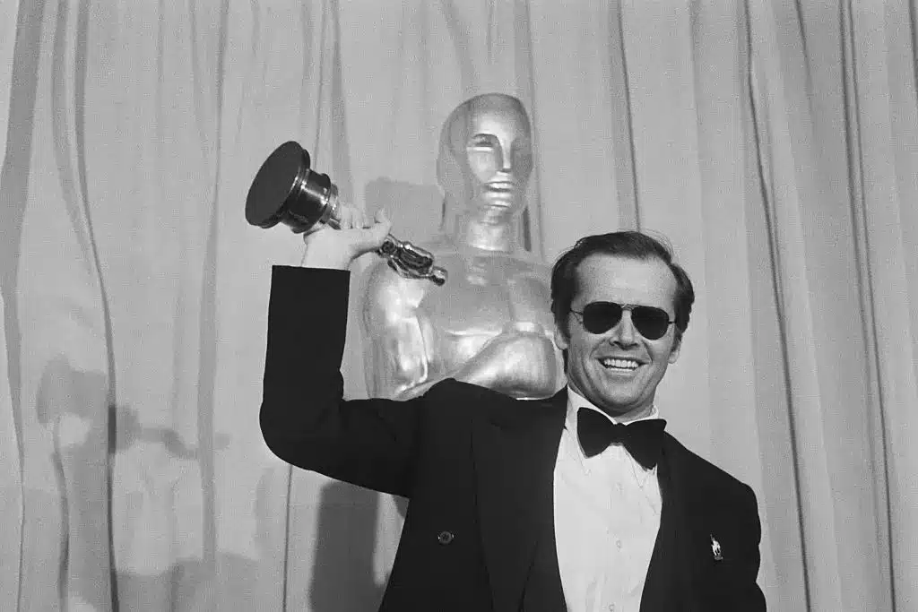 Jack Nicholson descobriu que a irmã era, na verdade, sua mãe depois que ambas já haviam morrido Nicholson ganhou o prêmio de Melhor Ator em 1976.