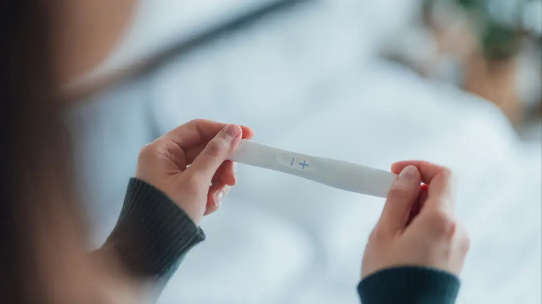Pai e filho são proibidos de doar esperma após supostamente terem gerado mais de 600 filhos