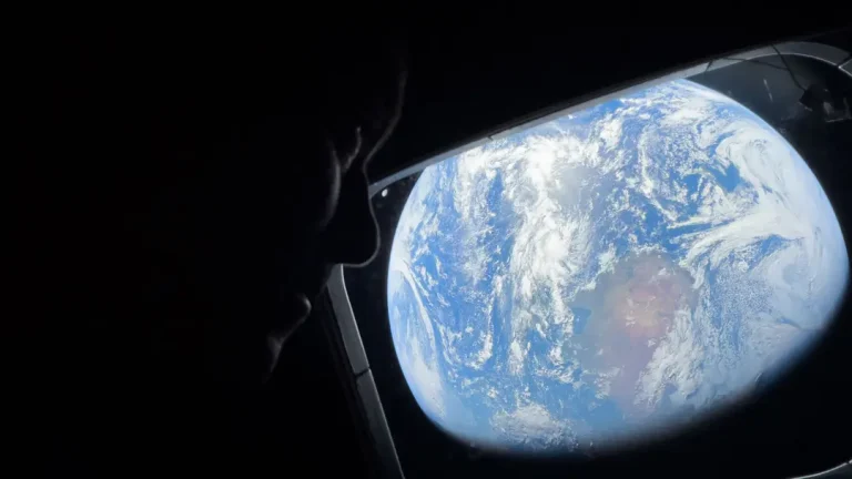 Pessoas fazem descoberta "insana" sobre fotos da Terra compartilhadas pela NASA da missão Artemis II