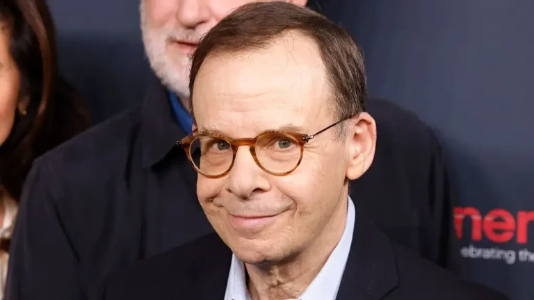Rick Moranis volta a atuar 30 anos após afastamento trágico de Hollywood.