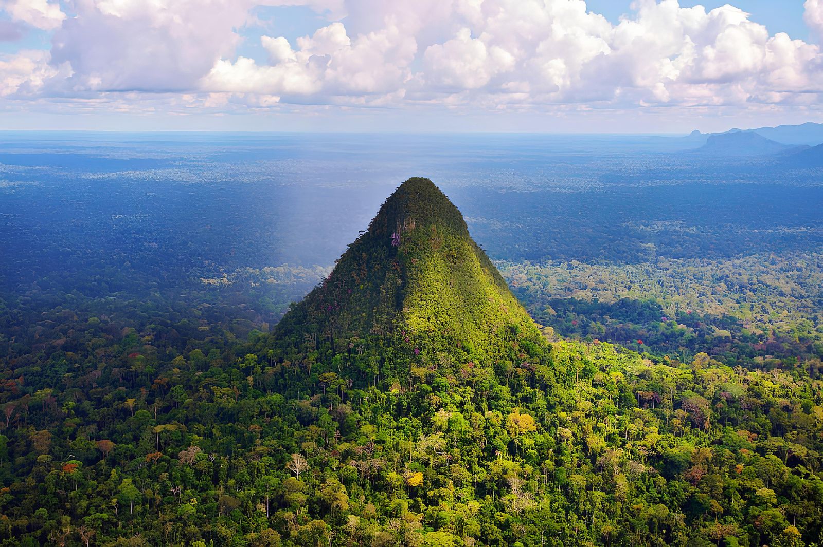 YouTuber revela pirâmide “impossível” que ninguém na Terra jamais poderá visitar