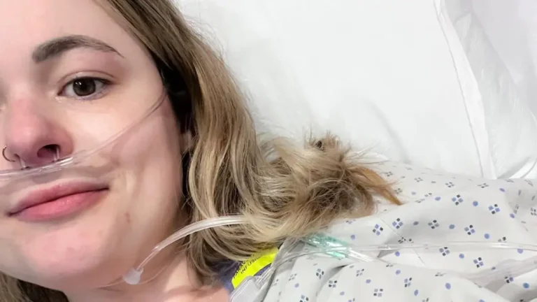 Mulher que enfrentou câncer de intestino duas vezes antes dos 30 anos compartilha sintomas que jovens não devem ignorar