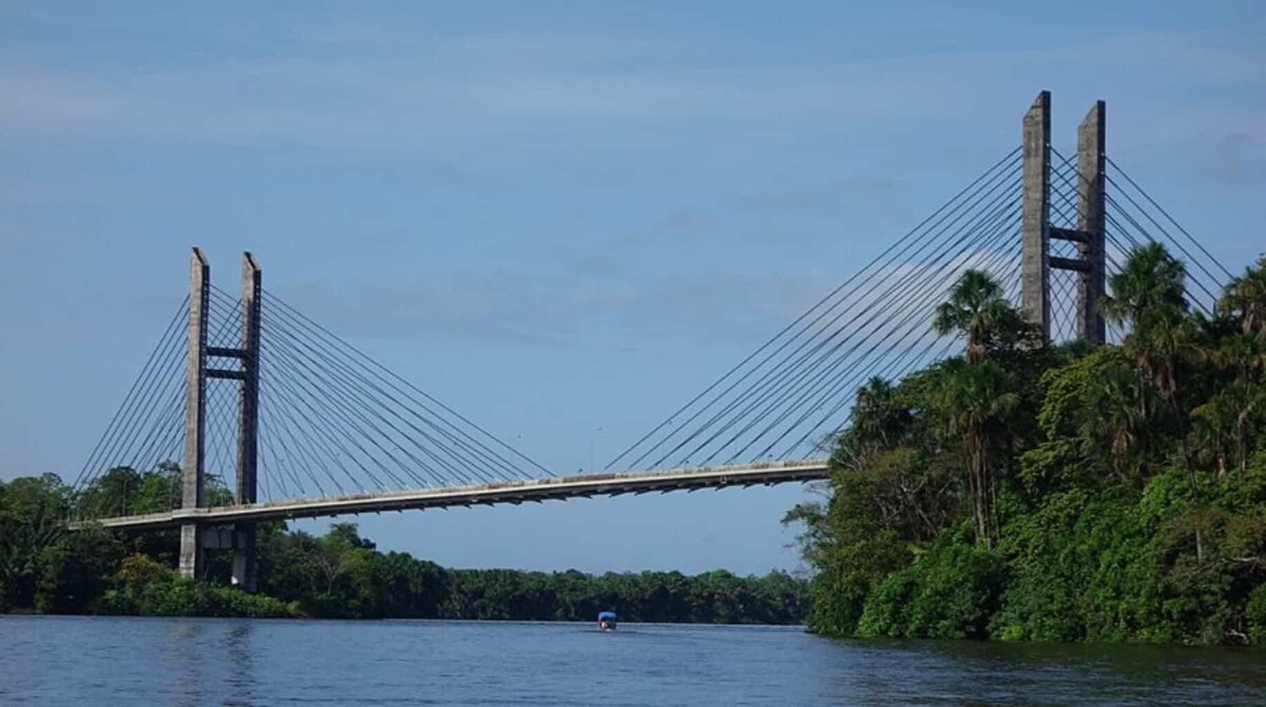 A cidade brasileira que é a única que faz fronteira terrestre direta com a França