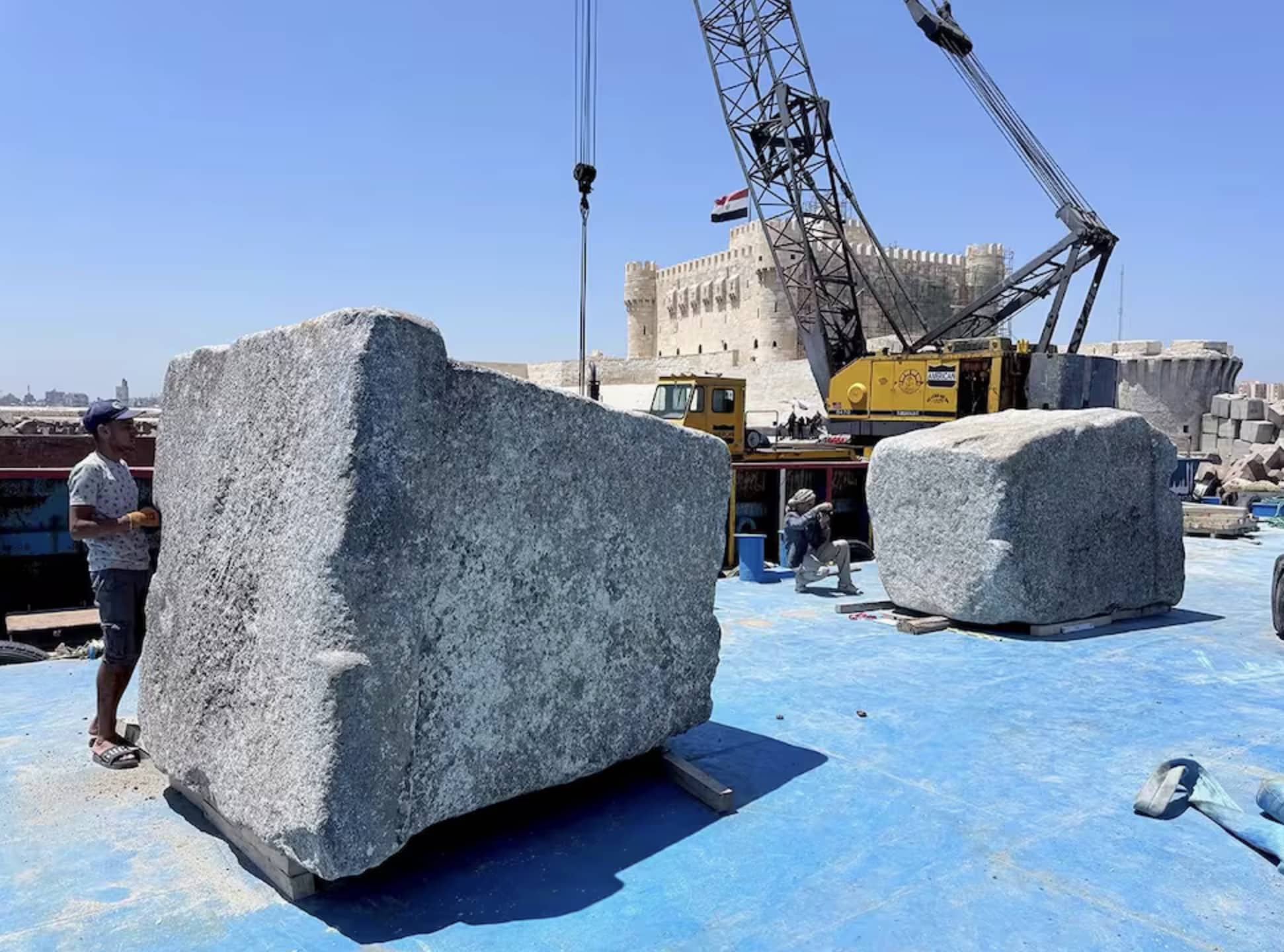 Arqueólogos encontram o maior tesouro da humanidade: recuperam do fundo do mar partes de uma das 7 maravilhas do mundo