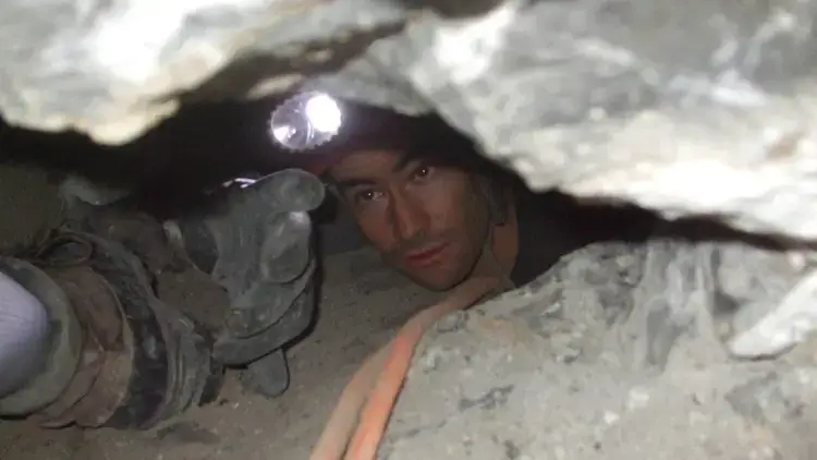 Homem visita caverna 16 anos após jovem sofrer a “pior morte de todos os tempos”