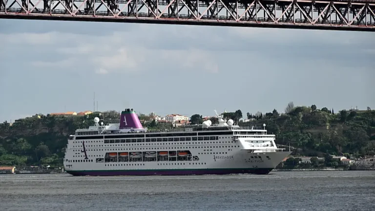 Mais de 1.700 pessoas ficam presas em um segundo navio de cruzeiro enfrentando um surto de vírus