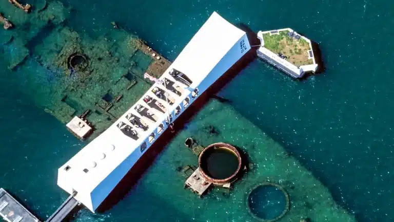 Mais de 900 corpos continuam presos em um navio naufragado no fundo do mar