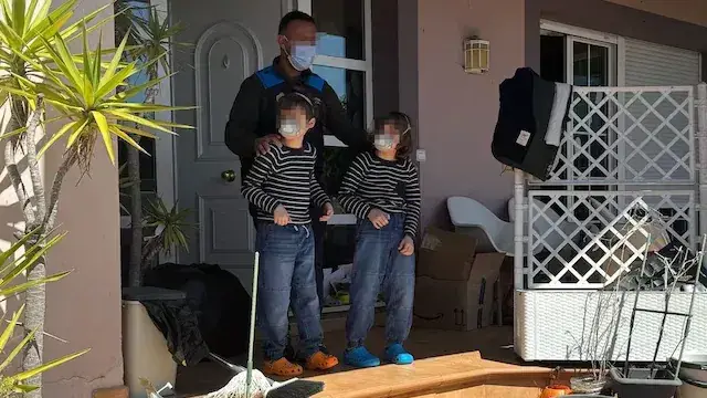 Pais com "síndrome da Covid" foram presos por manter os filhos isolados em uma "casa dos horrores" por 4 anos