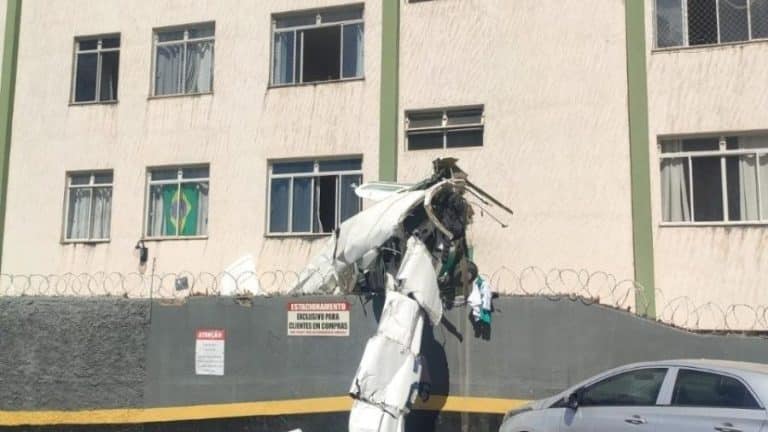 Vídeo mostra avião batendo em prédio de Belo Horizonte