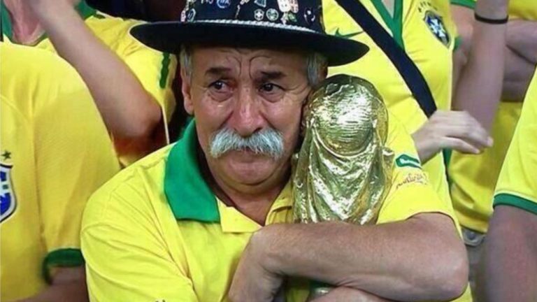 O legado do superfã brasileiro "Gaúcho da Copa" está sendo mantido por seus filhos após sua triste morte