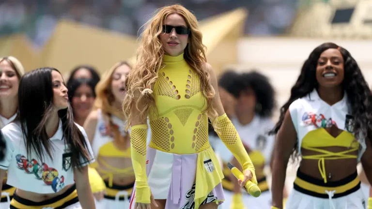 Torcedores criam uma teoria bizarra de que Shakira teria sido "substituída por uma dublê" na cerimônia de abertura